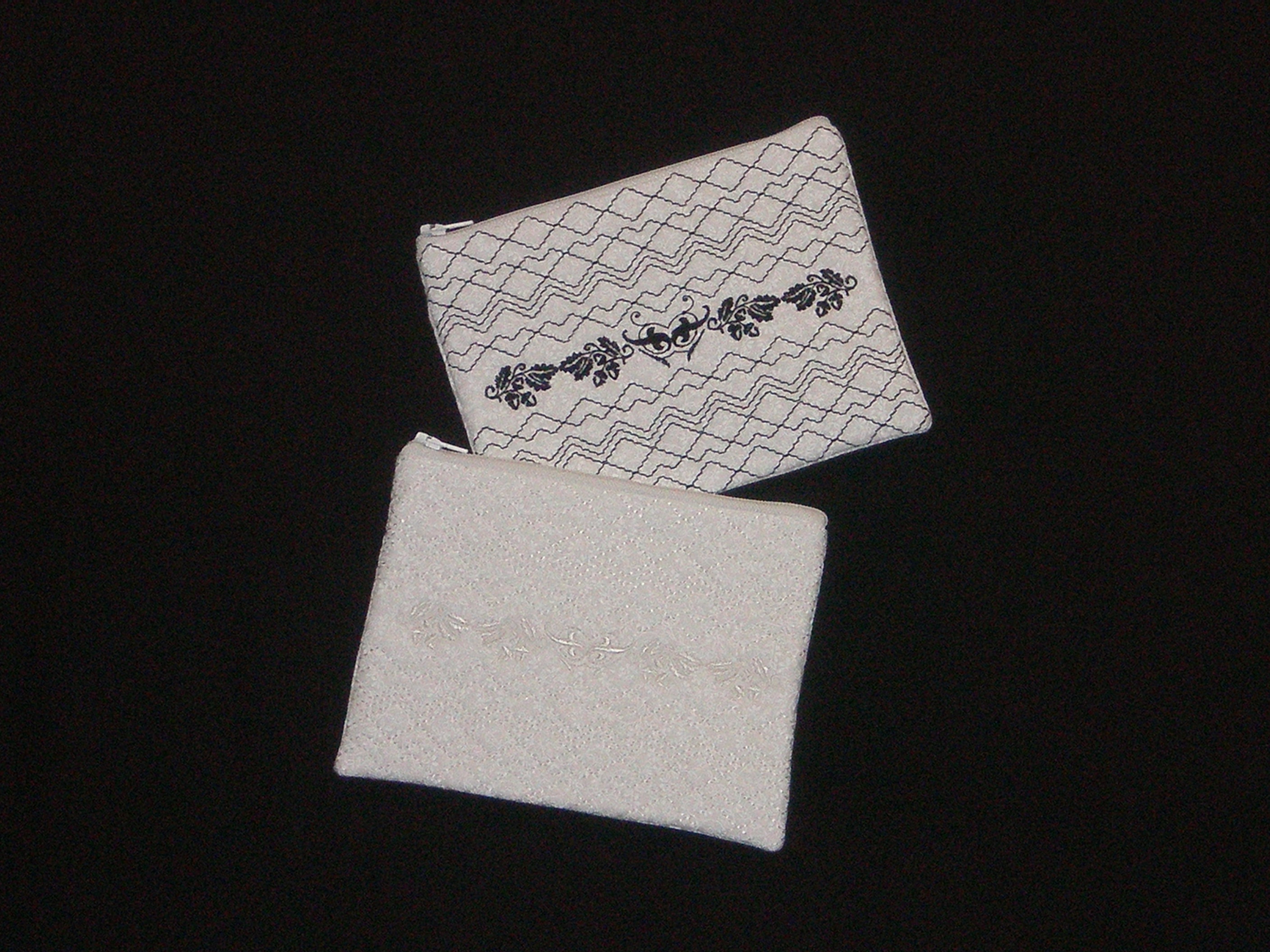 iecsmockingkit/whiteblack.JPG